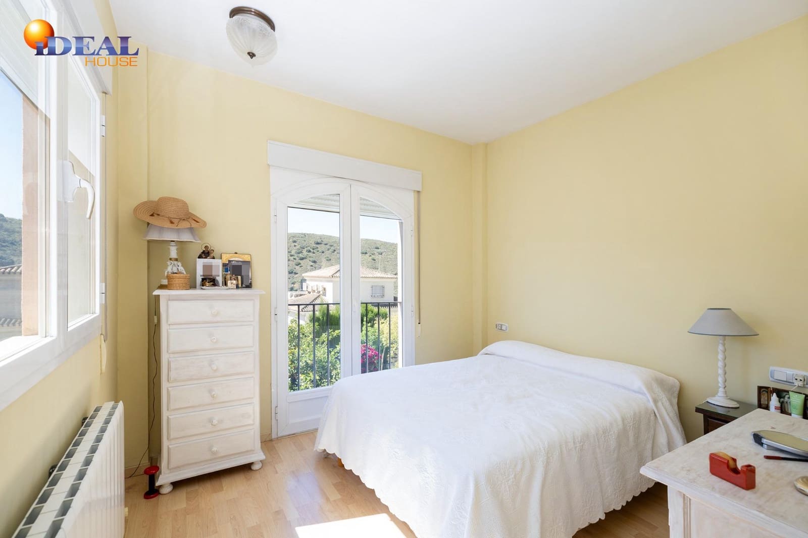 3 slaapkamer Rijtjeshuis te koop in Granada stad met zwembad garage - € 420.000 (Ref: 9434051)