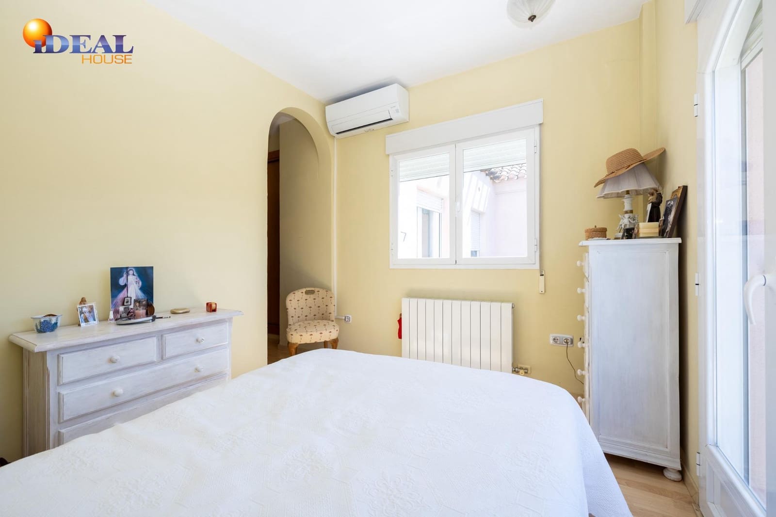 3 slaapkamer Rijtjeshuis te koop in Granada stad met zwembad garage - € 420.000 (Ref: 9434051)