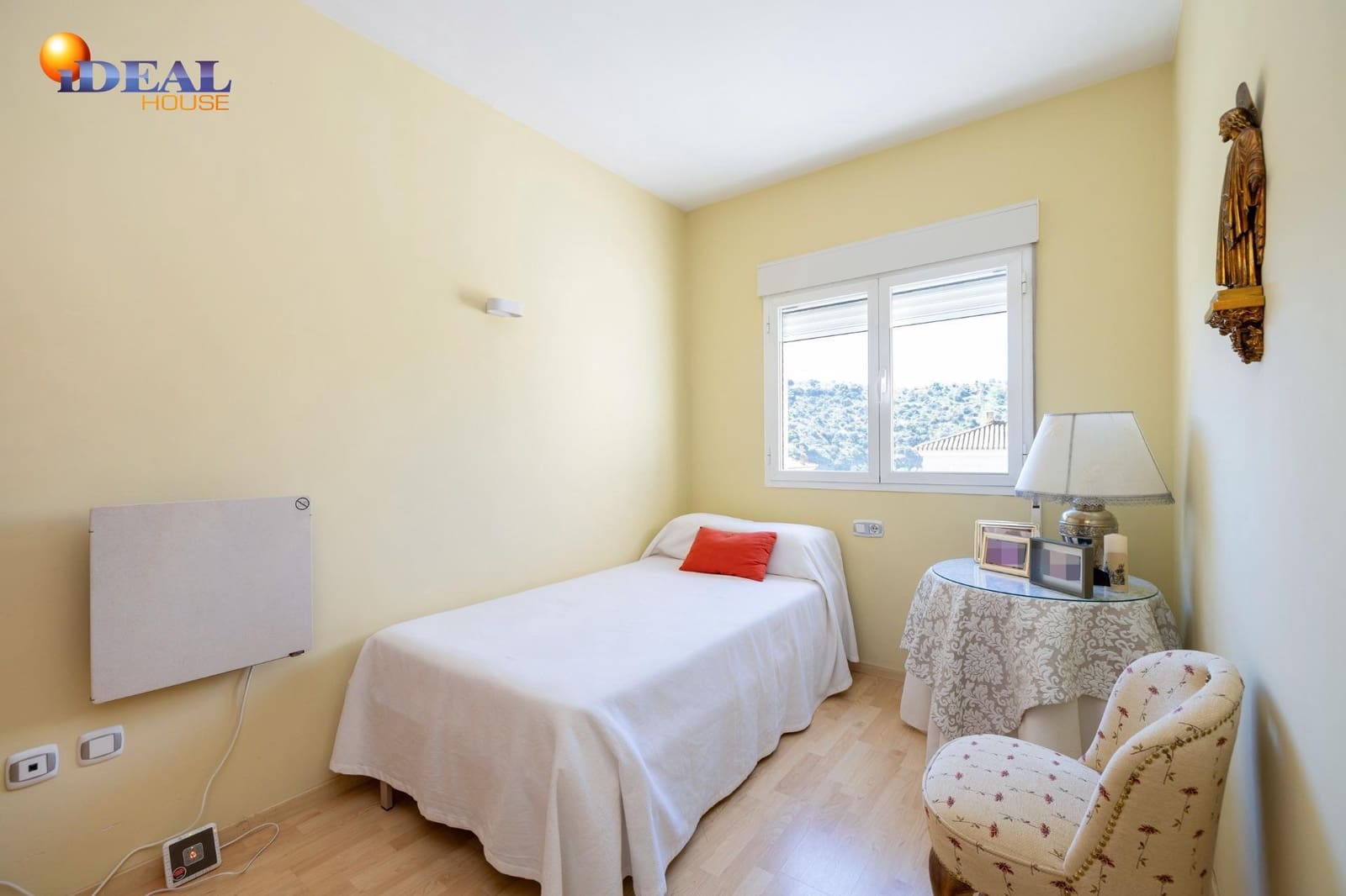 3 slaapkamer Rijtjeshuis te koop in Granada stad met zwembad garage - € 420.000 (Ref: 9434051)