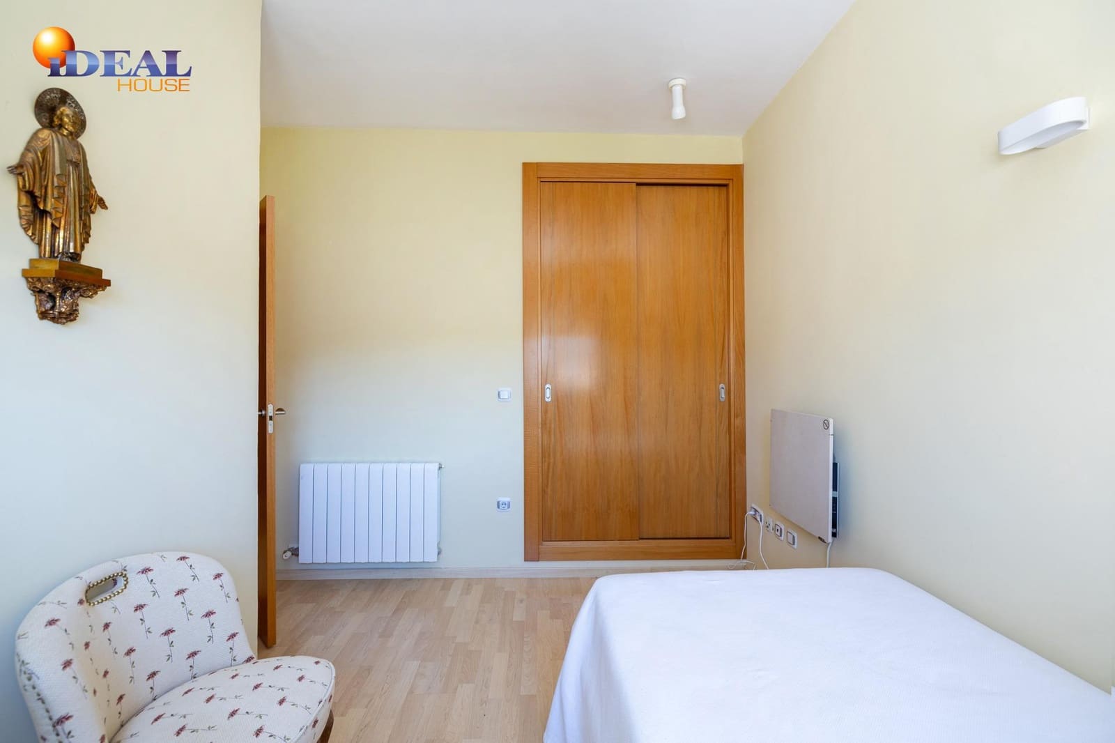 3 slaapkamer Rijtjeshuis te koop in Granada stad met zwembad garage - € 420.000 (Ref: 9434051)