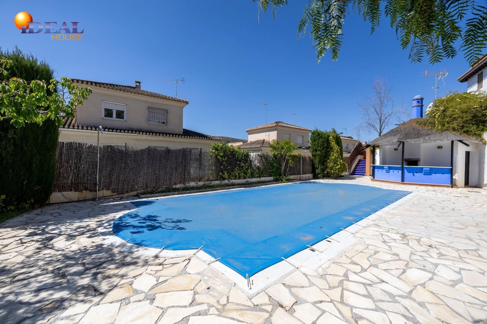 3 slaapkamer Rijtjeshuis te koop in Granada stad met zwembad garage - € 420.000 (Ref: 9434051)