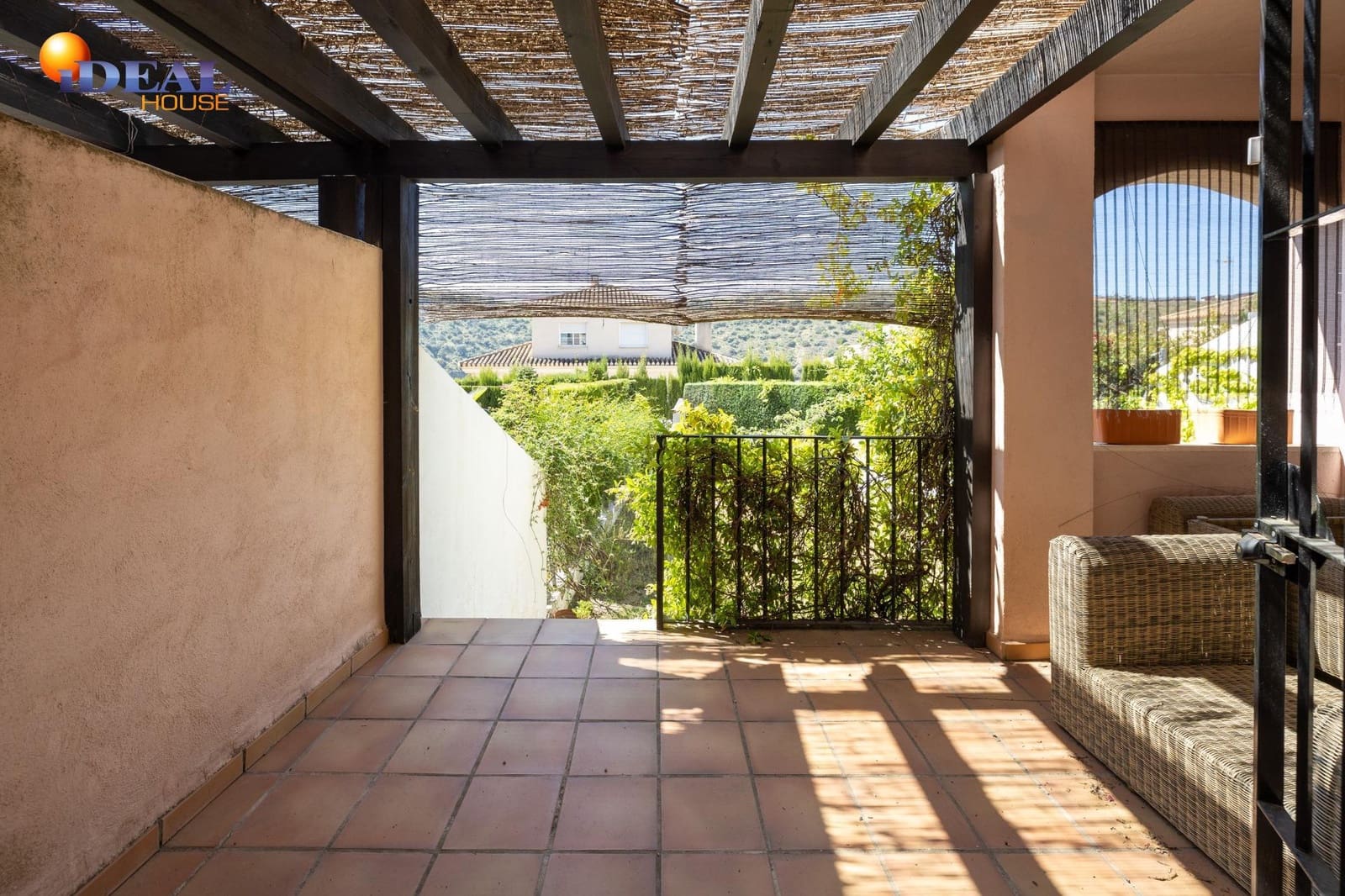 3 slaapkamer Rijtjeshuis te koop in Granada stad met zwembad garage - € 420.000 (Ref: 9434051)