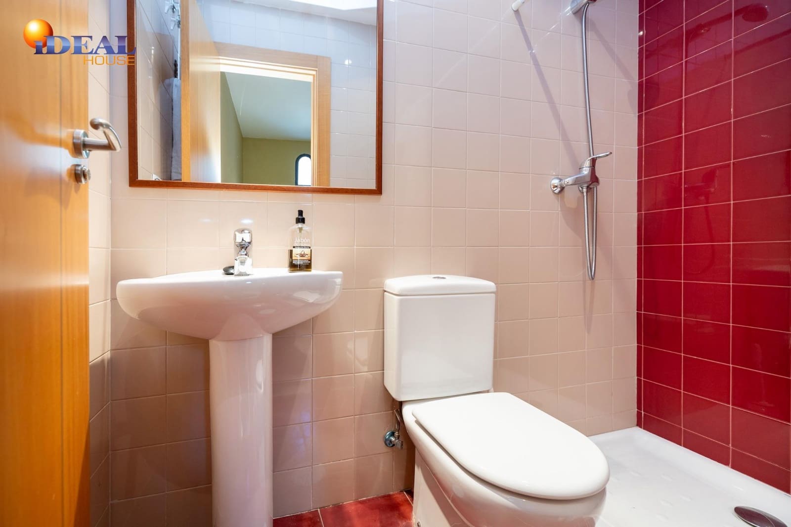 3 slaapkamer Rijtjeshuis te koop in Granada stad met zwembad garage - € 420.000 (Ref: 9434051)