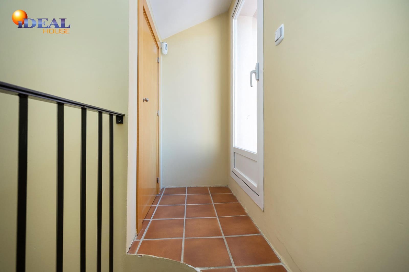 3 slaapkamer Rijtjeshuis te koop in Granada stad met zwembad garage - € 420.000 (Ref: 9434051)