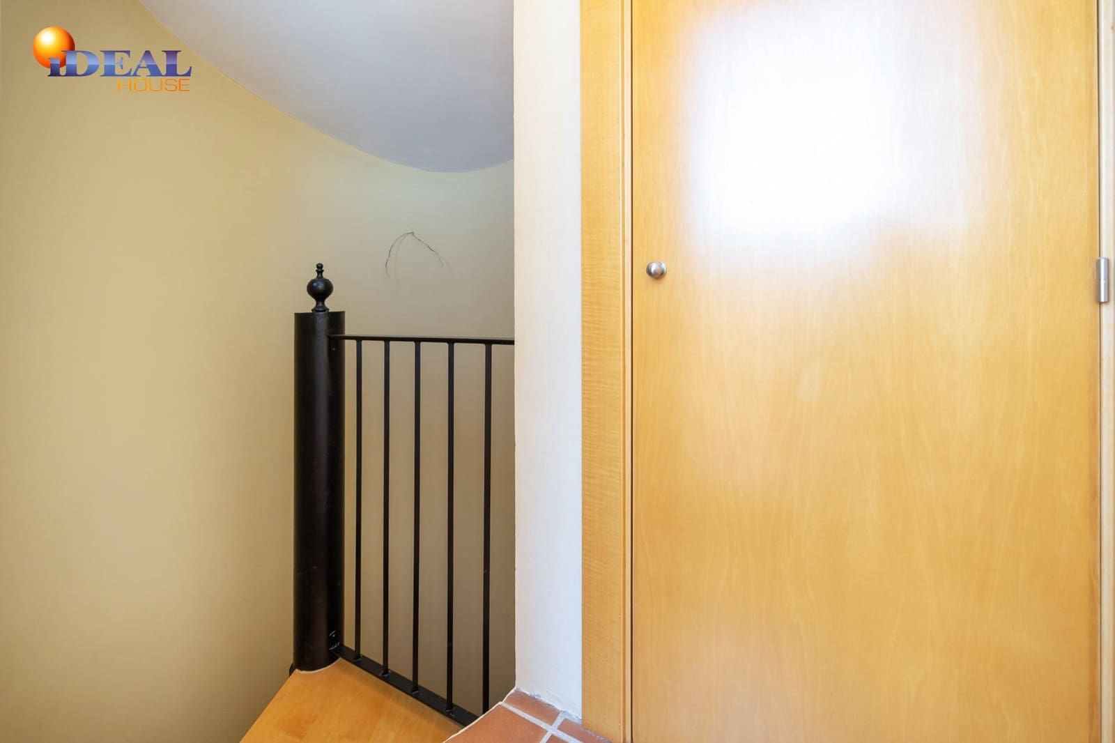 3 slaapkamer Rijtjeshuis te koop in Granada stad met zwembad garage - € 420.000 (Ref: 9434051)