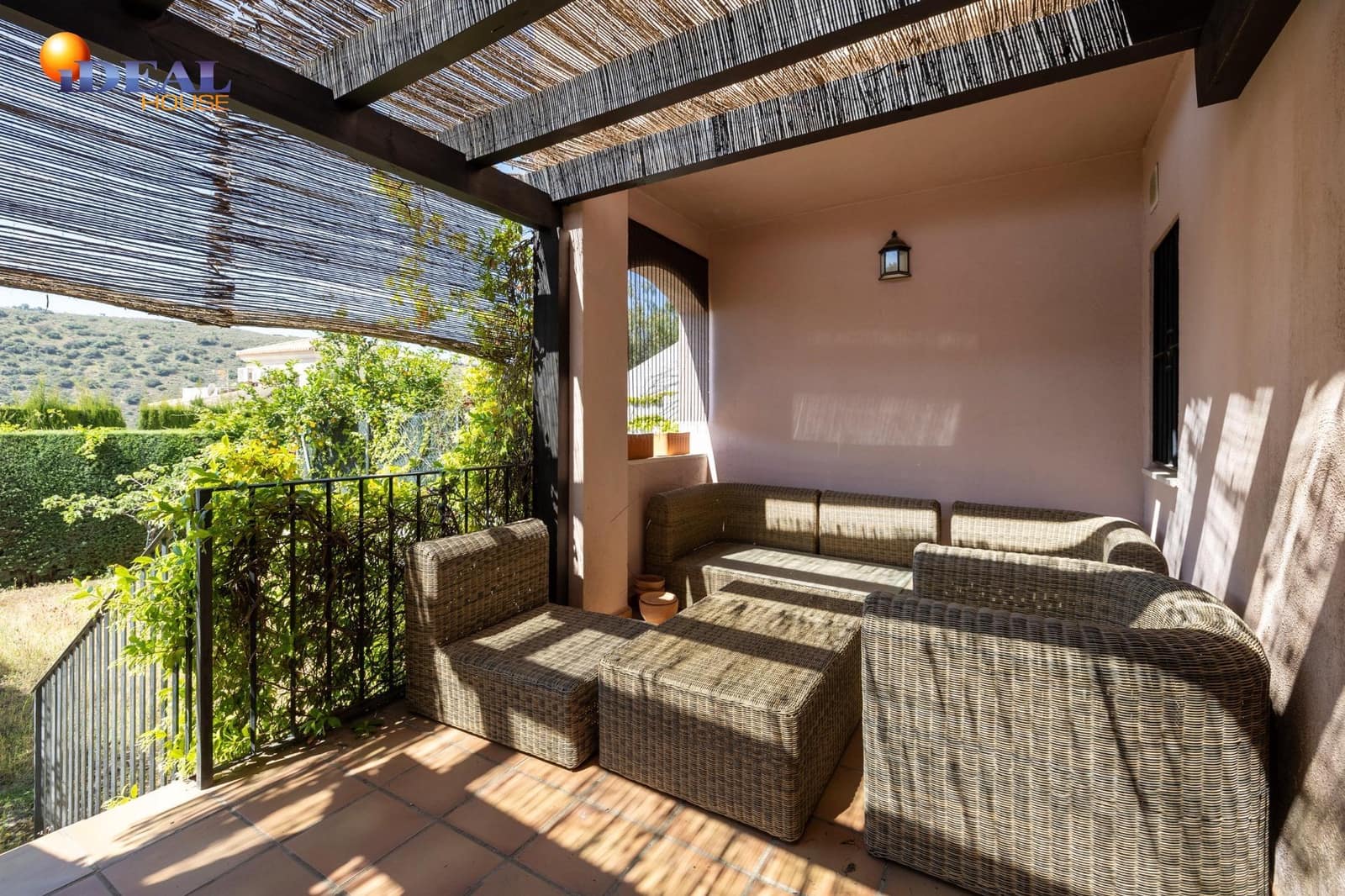 3 slaapkamer Rijtjeshuis te koop in Granada stad met zwembad garage - € 420.000 (Ref: 9434051)