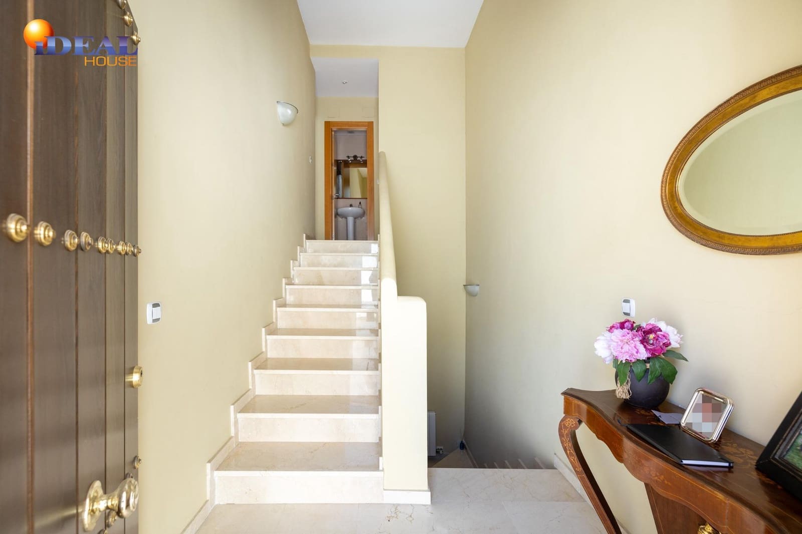 3 slaapkamer Rijtjeshuis te koop in Granada stad met zwembad garage - € 420.000 (Ref: 9434051)