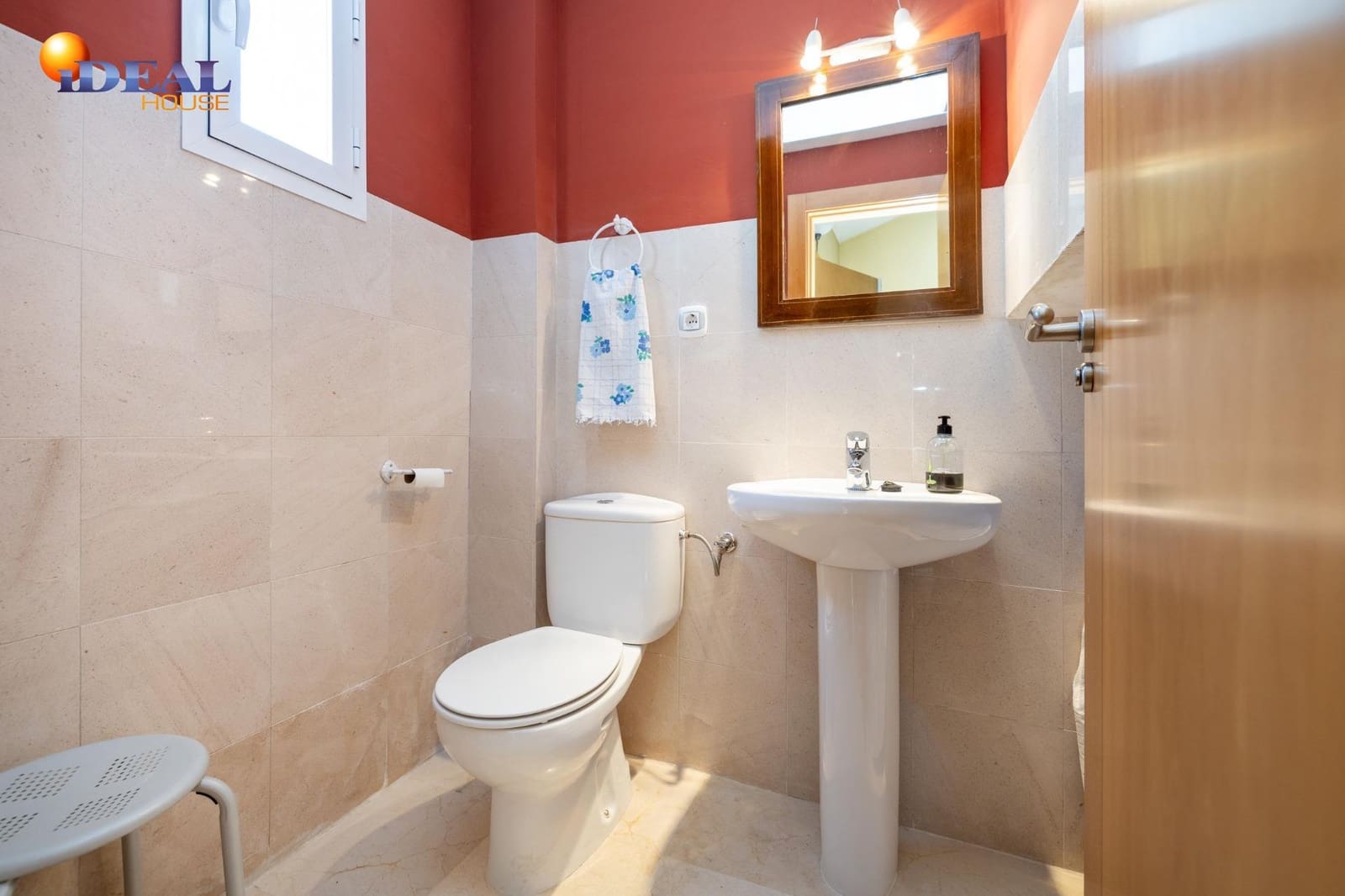 3 slaapkamer Rijtjeshuis te koop in Granada stad met zwembad garage - € 420.000 (Ref: 9434051)