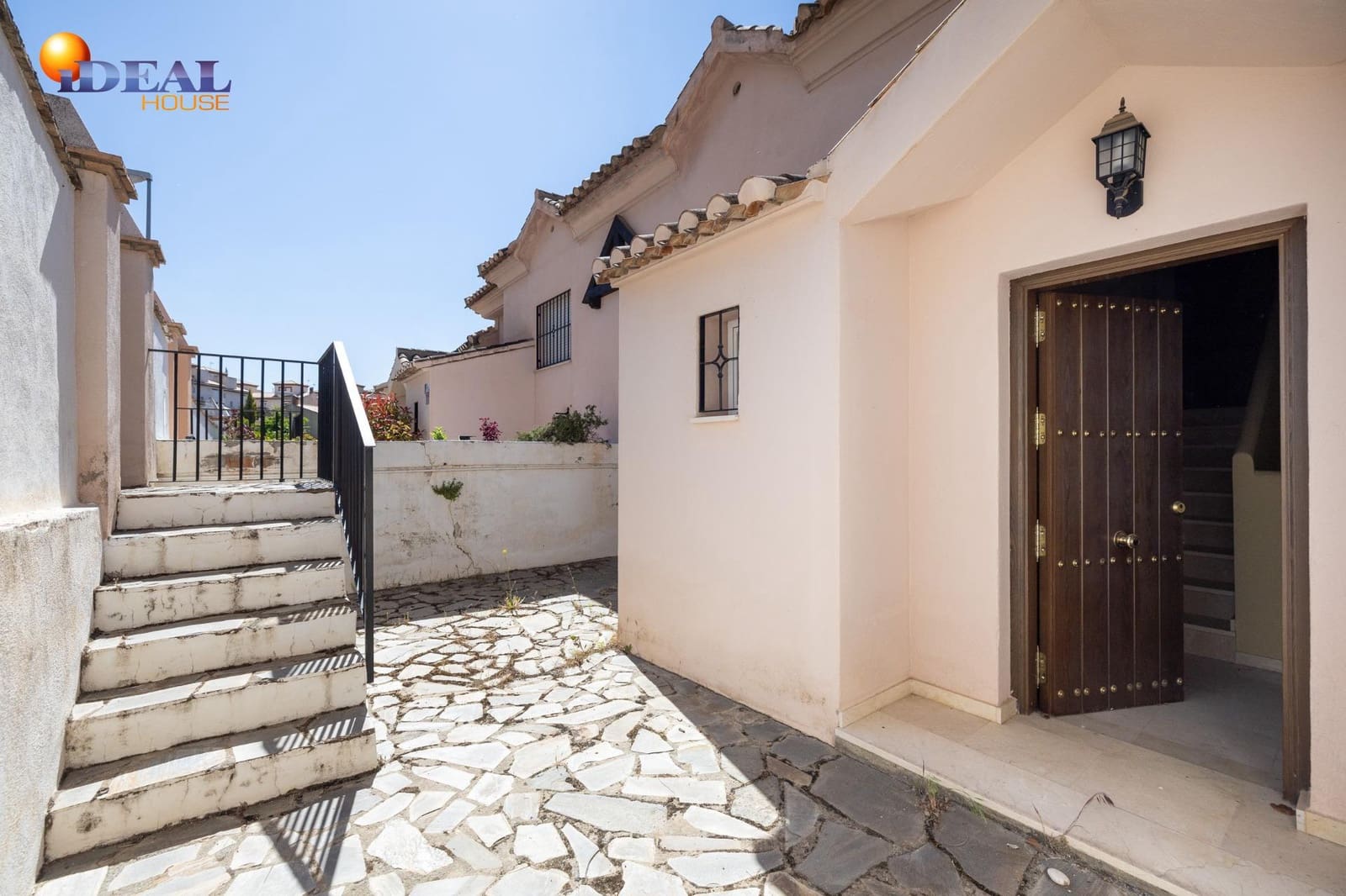 3 slaapkamer Rijtjeshuis te koop in Granada stad met zwembad garage - € 420.000 (Ref: 9434051)