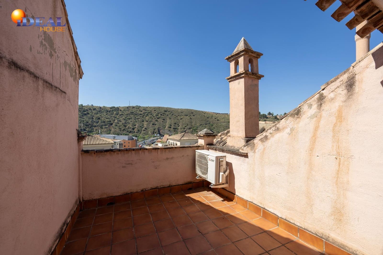 3 slaapkamer Rijtjeshuis te koop in Granada stad met zwembad garage - € 420.000 (Ref: 9434051)