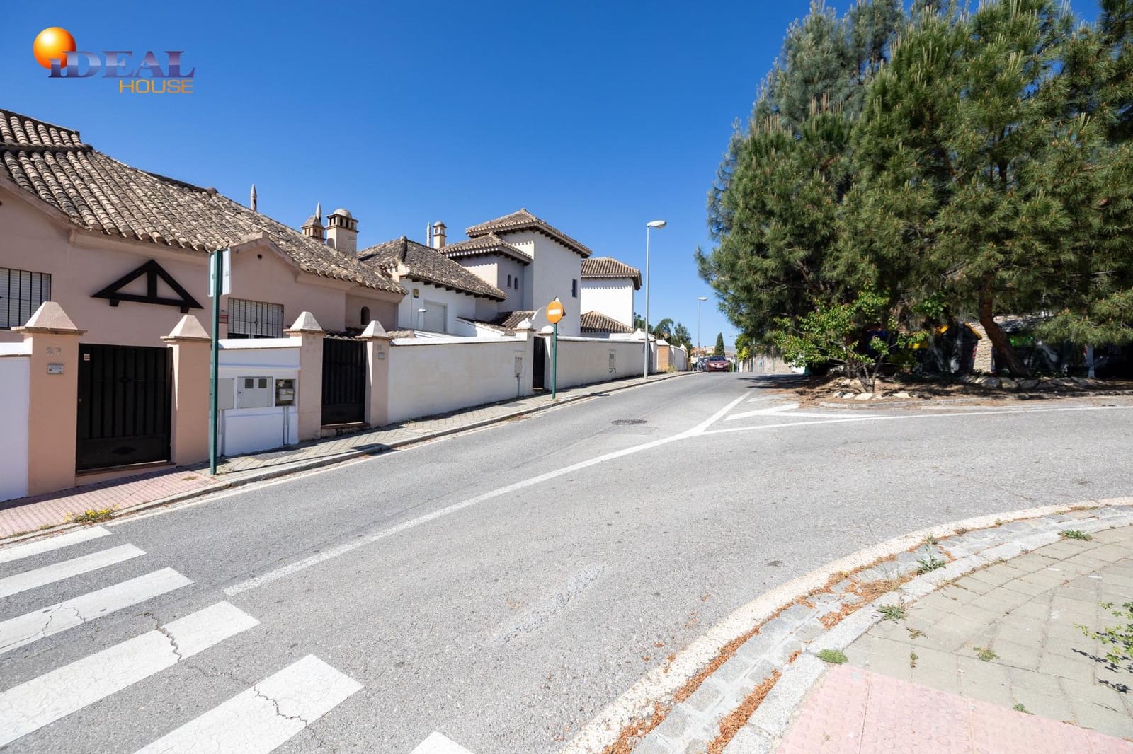 3 slaapkamer Rijtjeshuis te koop in Granada stad met zwembad garage - € 420.000 (Ref: 9434051)