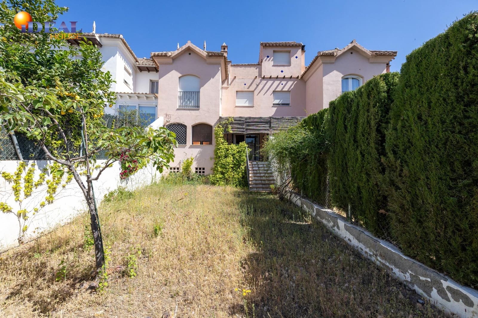 3 slaapkamer Rijtjeshuis te koop in Granada stad met zwembad garage - € 420.000 (Ref: 9434051)