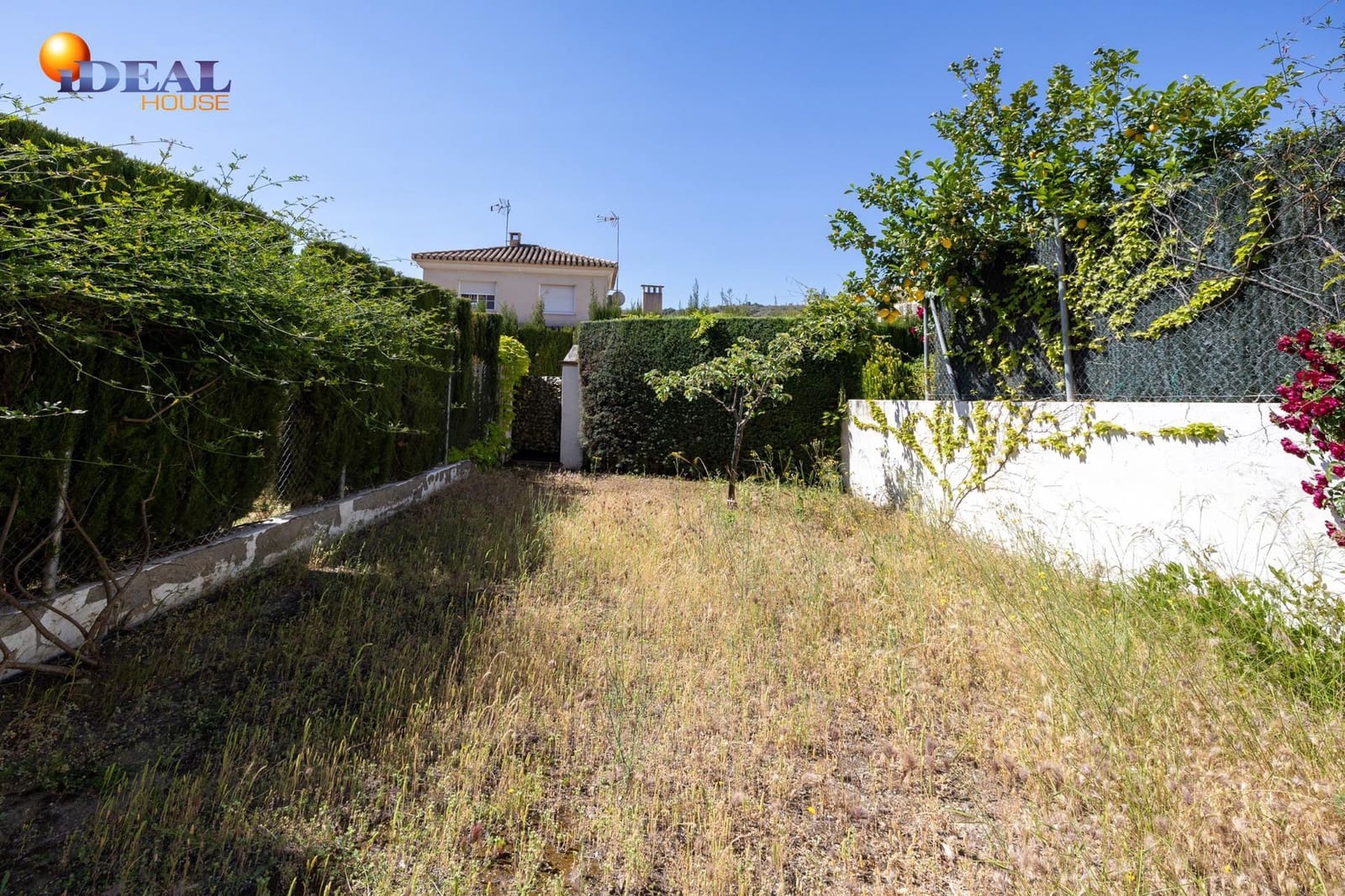 3 slaapkamer Rijtjeshuis te koop in Granada stad met zwembad garage - € 420.000 (Ref: 9434051)