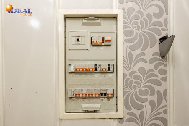 Commercial for sale in Centro - Sagrario, Granada city - € 178,000 (Ref: 9434055)