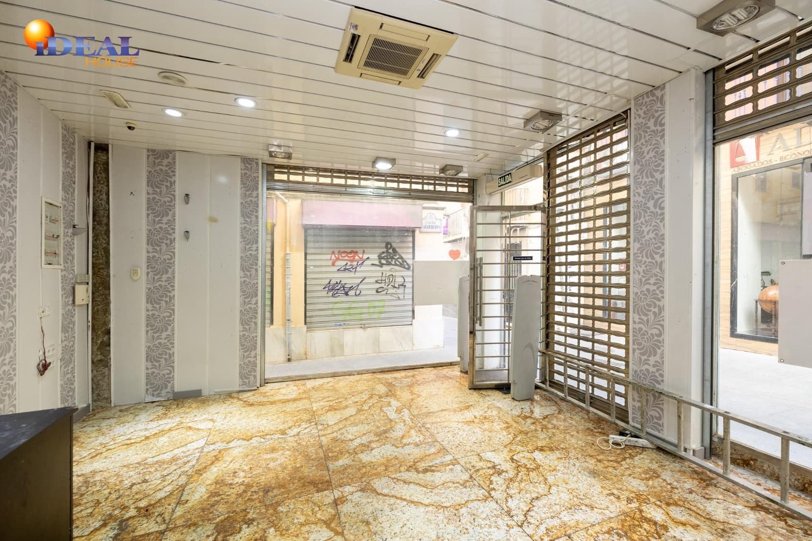 Commercial for sale in Granada city - € 178,000 (Ref: 9434055)