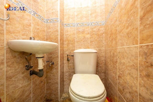 Commercial for sale in Centro - Sagrario, Granada city - € 178,000 (Ref: 9434055)