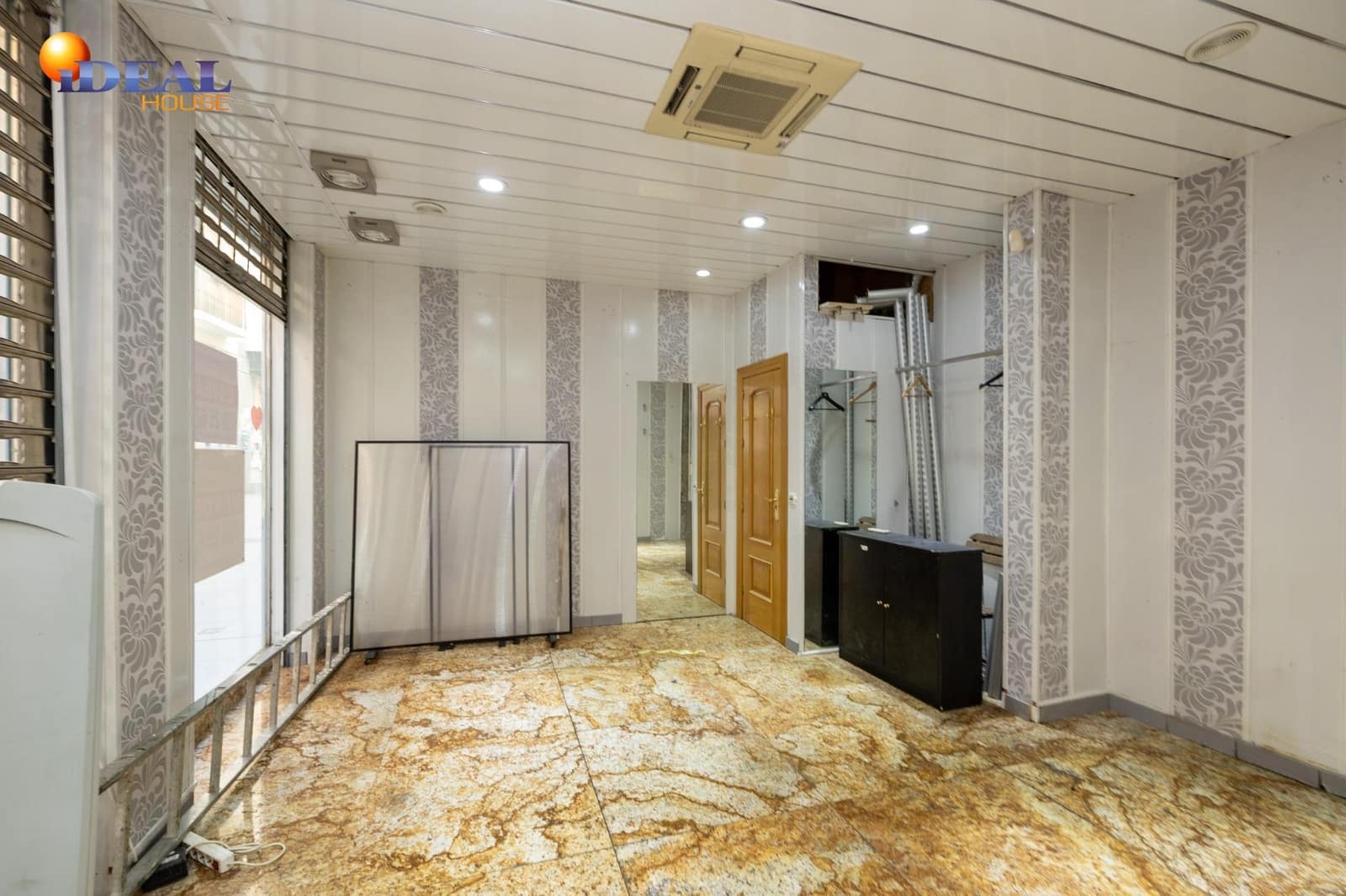 Commercial for sale in Granada city - € 178,000 (Ref: 9434055)