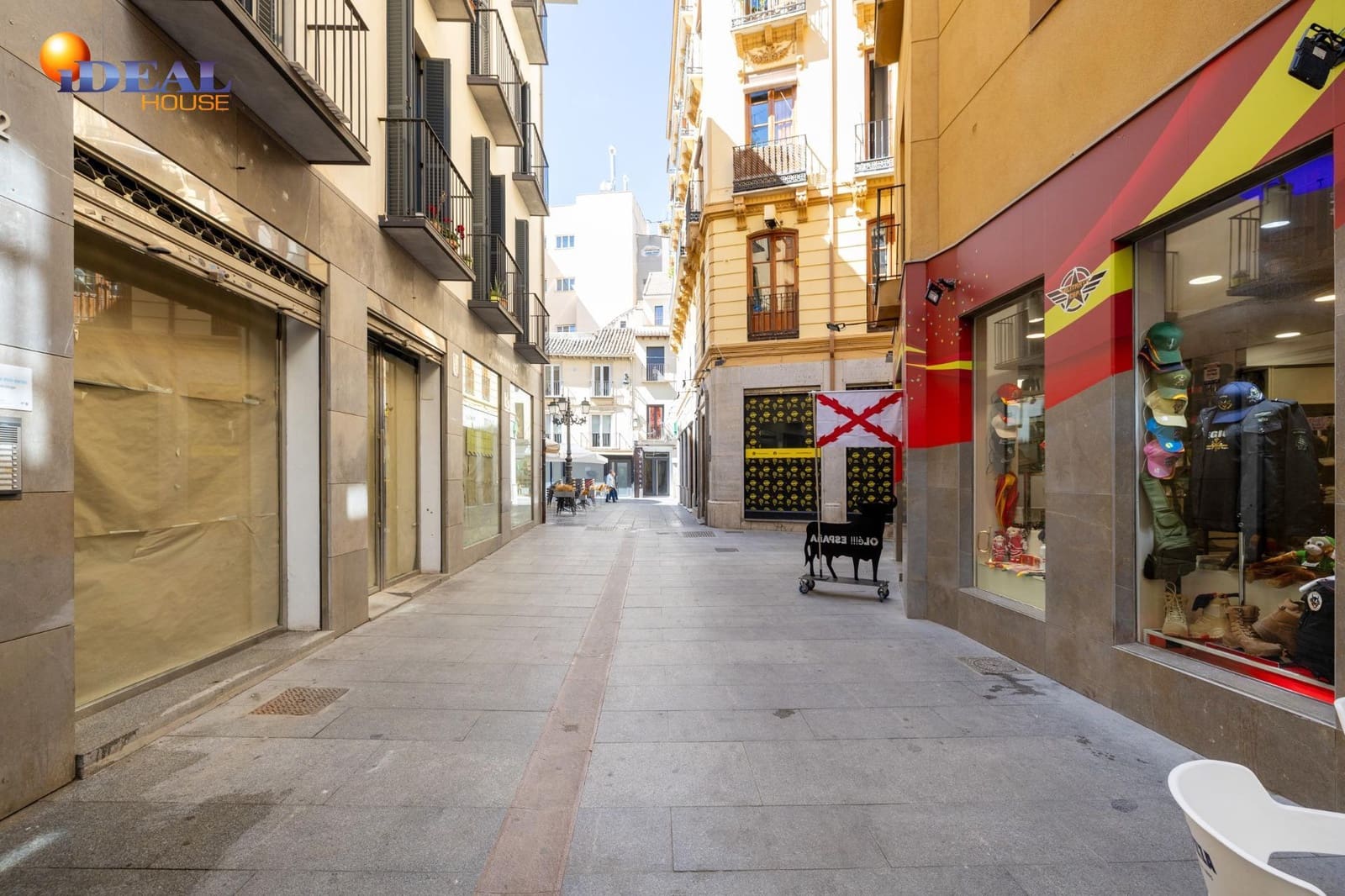 Commercial for sale in Granada city - € 178,000 (Ref: 9434055)