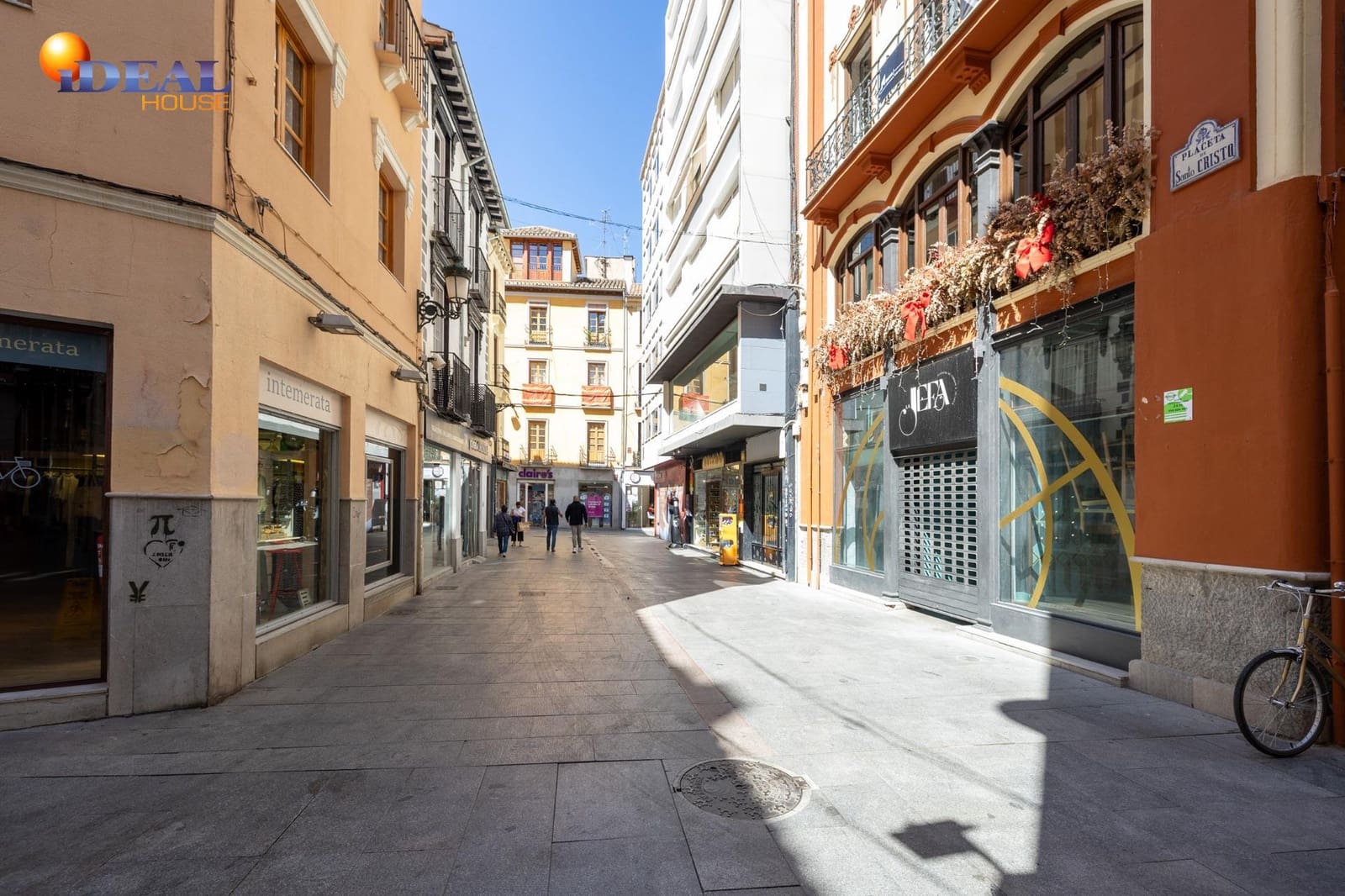 Commercial for sale in Granada city - € 178,000 (Ref: 9434055)