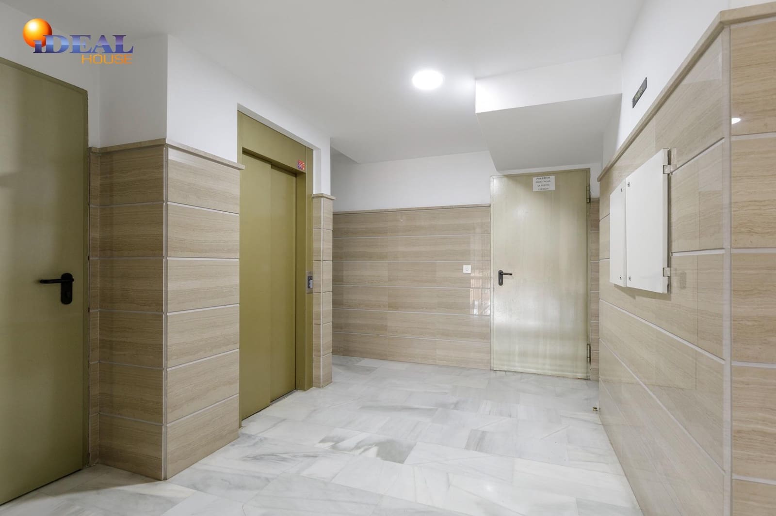 2 soveværelse Penthouse til salg i La Zubia med garage - € 275.000 (Ref: 9434058)