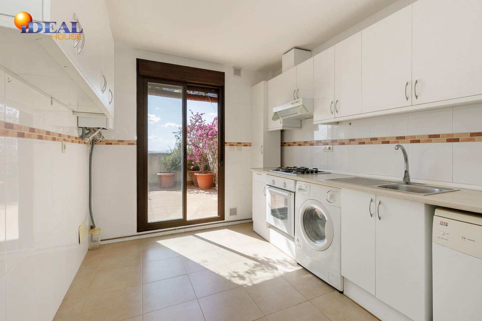 2 soveværelse Penthouse til salg i La Zubia med garage - € 275.000 (Ref: 9434058)