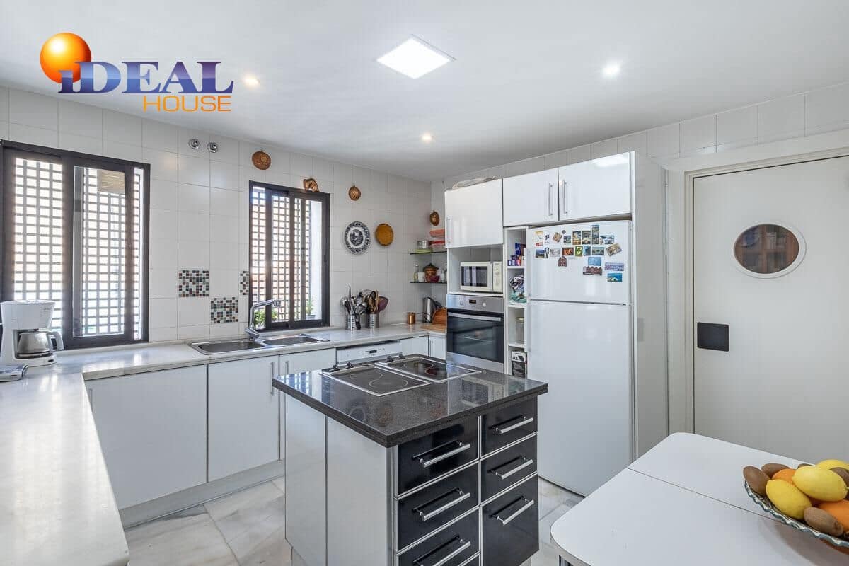 4 soverom Hus til salgs i Granada by med garasje - € 775 000 (Ref: 9434060)