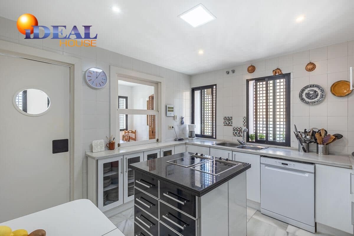 4 soverom Hus til salgs i Granada by med garasje - € 775 000 (Ref: 9434060)