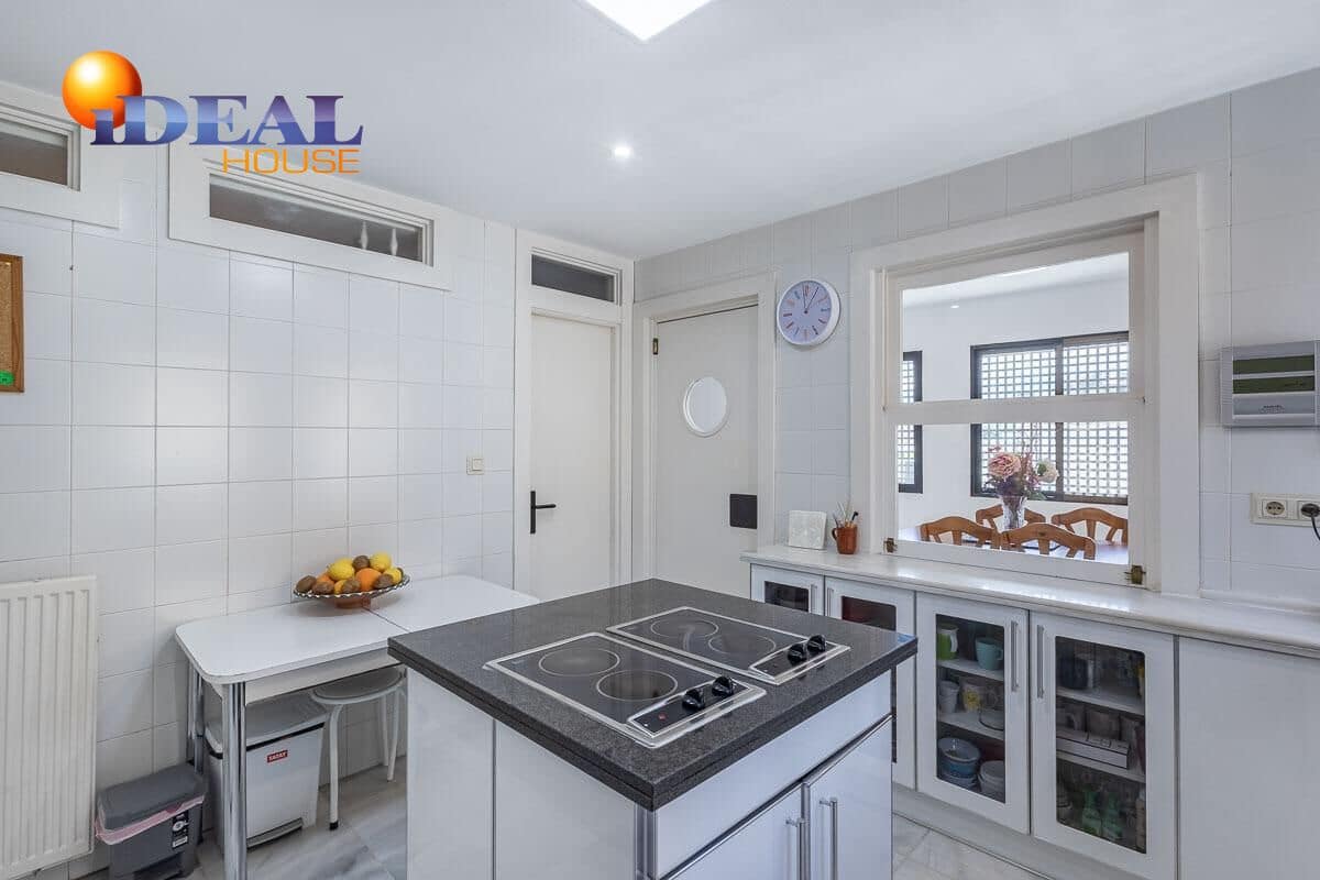 4 soverom Hus til salgs i Granada by med garasje - € 775 000 (Ref: 9434060)