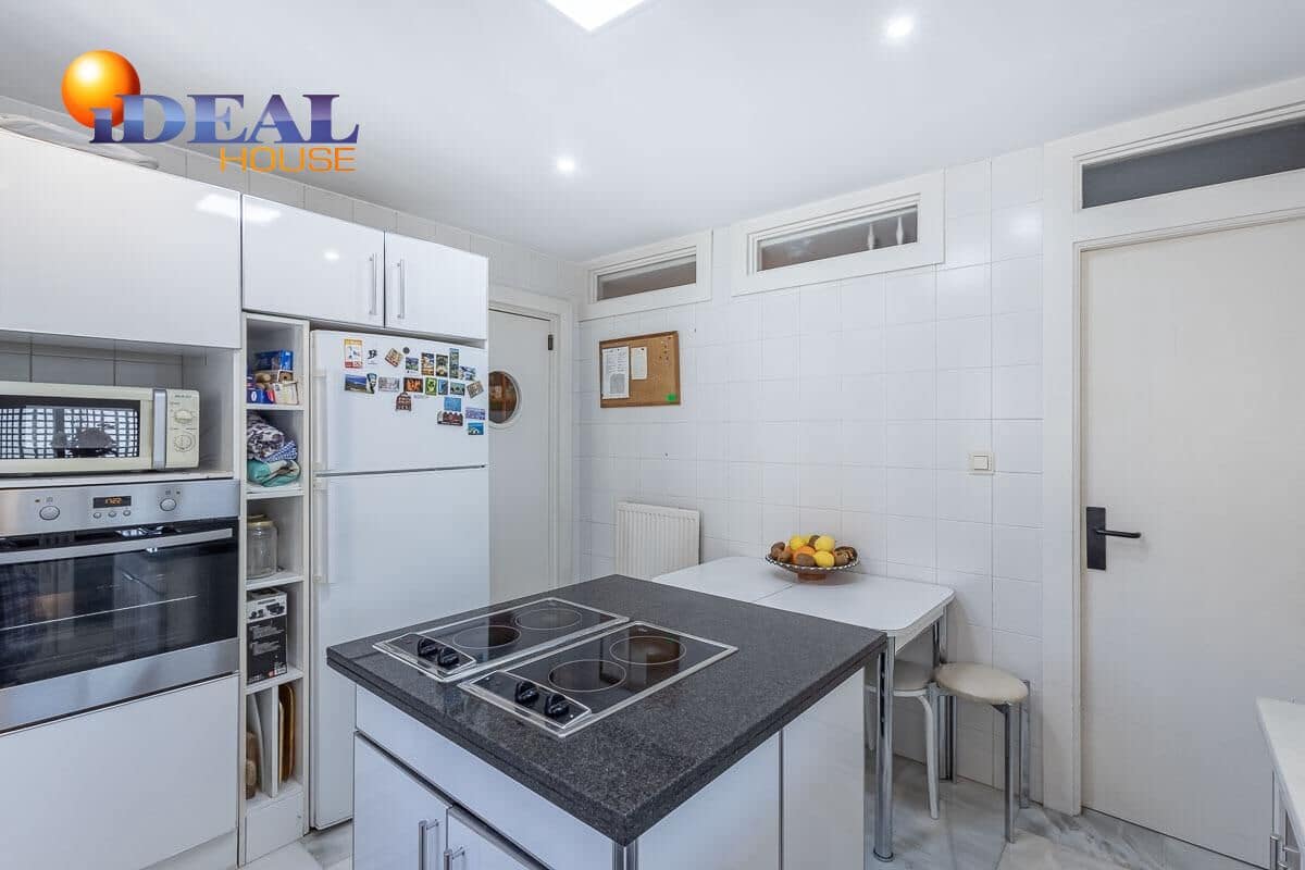 4 soverom Hus til salgs i Granada by med garasje - € 775 000 (Ref: 9434060)