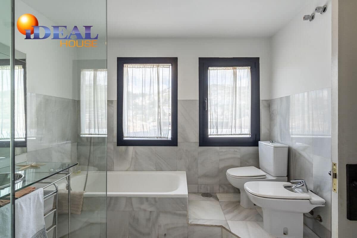 4 soverom Hus til salgs i Granada by med garasje - € 775 000 (Ref: 9434060)