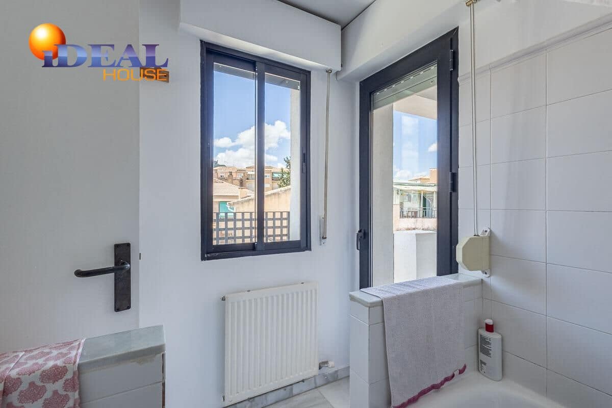 4 soverom Hus til salgs i Granada by med garasje - € 775 000 (Ref: 9434060)