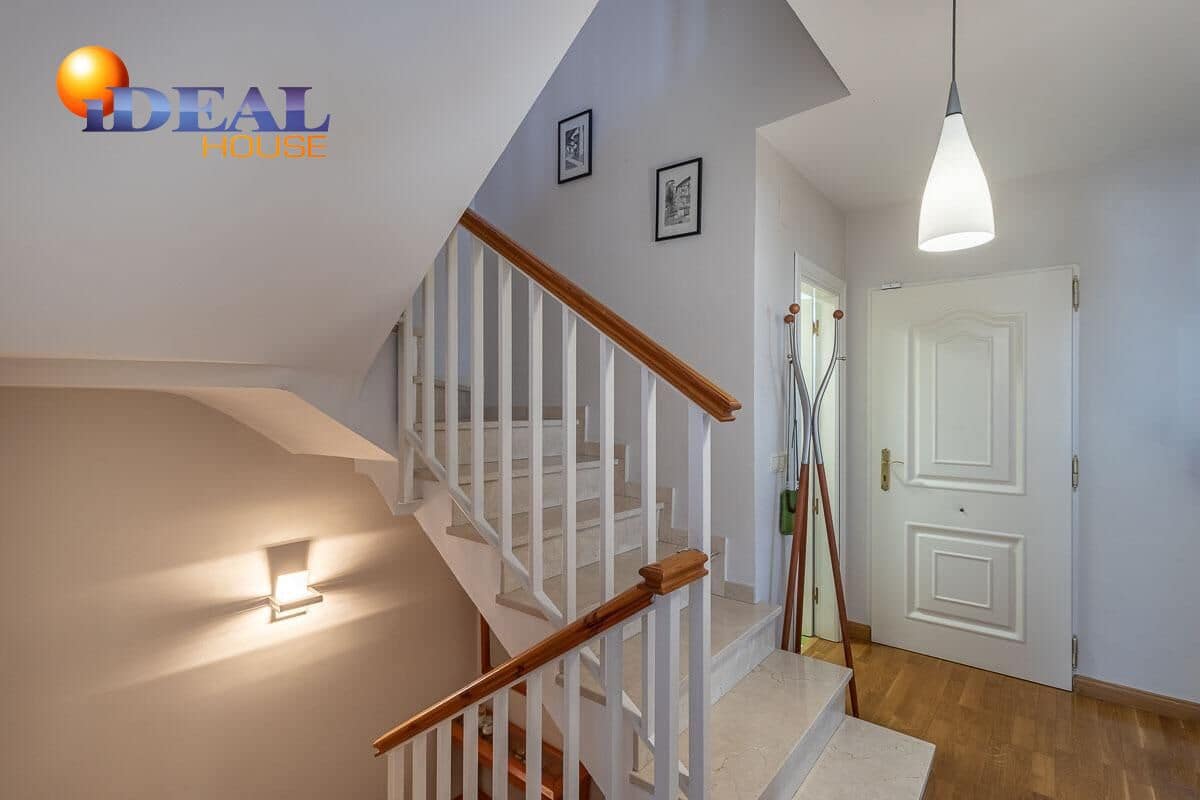 3 bedroom Semi-detached Villa for sale in Huetor Vega with pool garage - € 349,000 (Ref: 9434061)