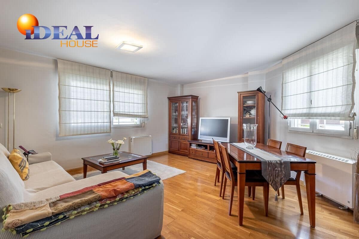 3 bedroom Semi-detached Villa for sale in Huetor Vega with pool garage - € 349,000 (Ref: 9434061)