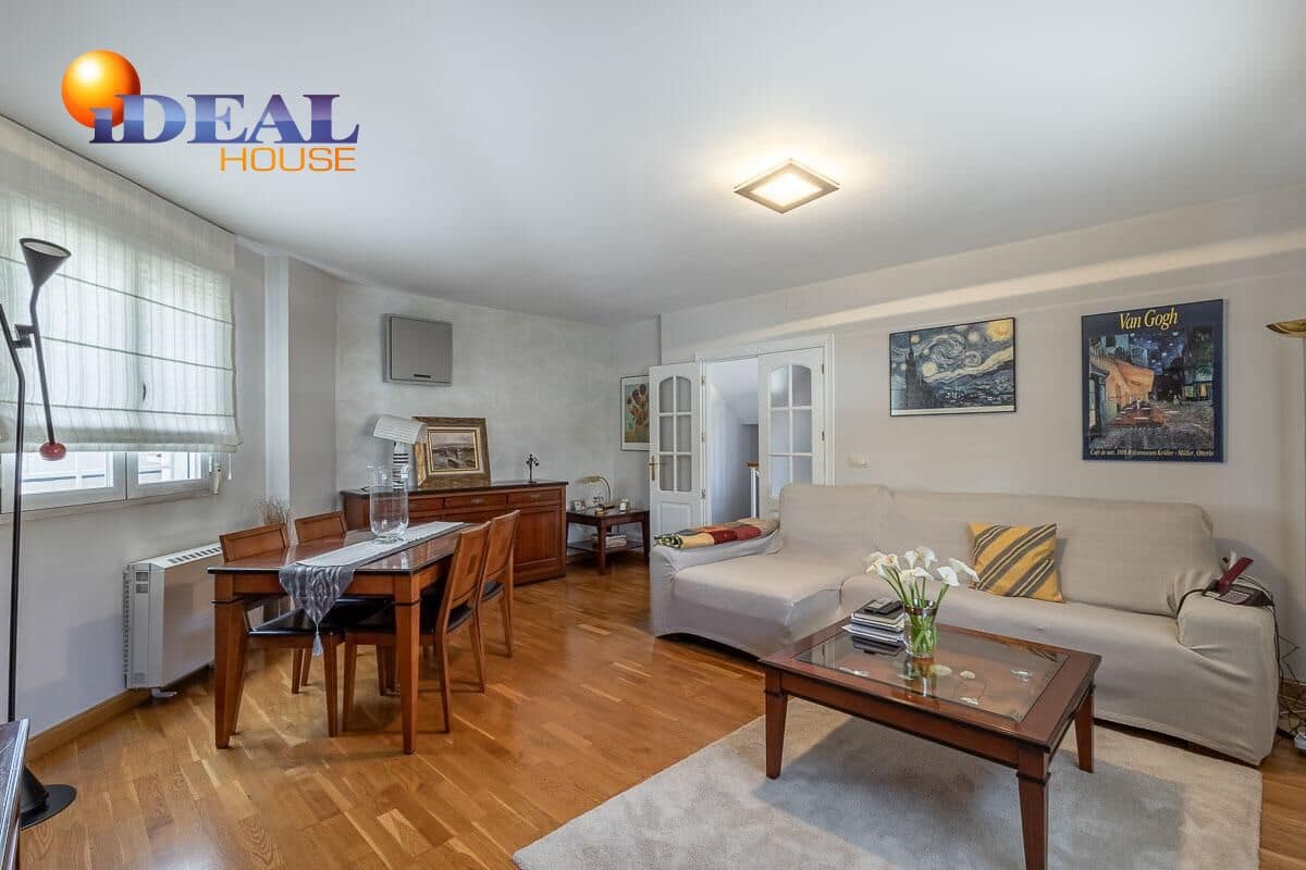 3 bedroom Semi-detached Villa for sale in Huetor Vega with pool garage - € 349,000 (Ref: 9434061)