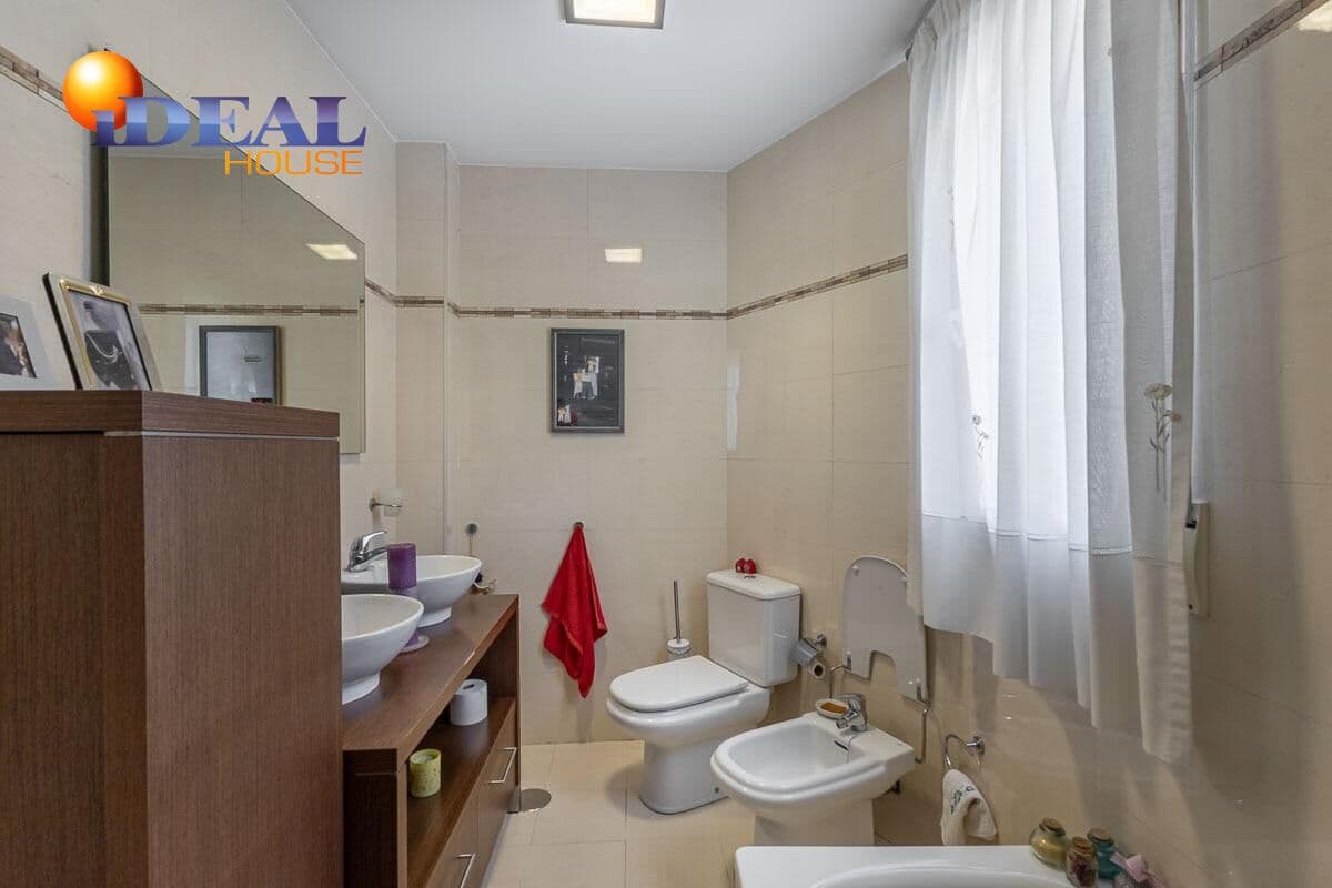 3 bedroom Semi-detached Villa for sale in Huetor Vega with pool garage - € 349,000 (Ref: 9434061)