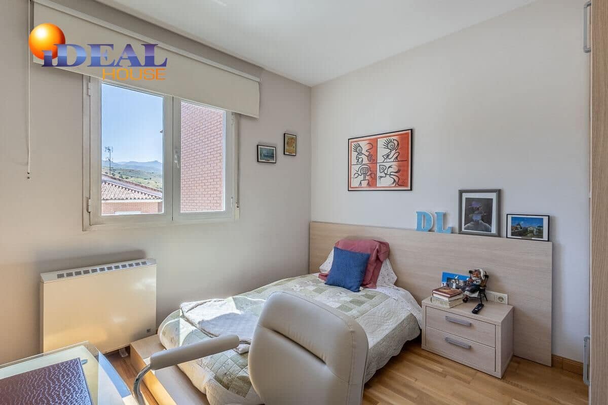 3 bedroom Semi-detached Villa for sale in Huetor Vega with pool garage - € 349,000 (Ref: 9434061)