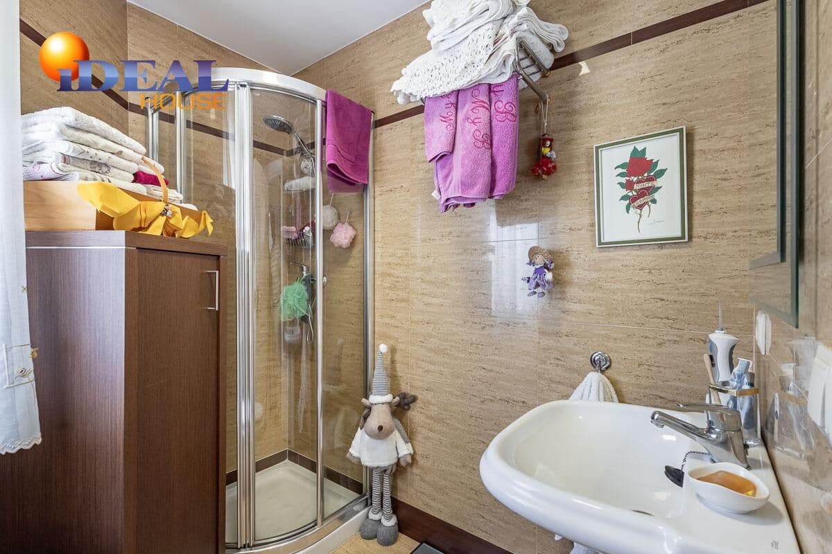 3 bedroom Semi-detached Villa for sale in Huetor Vega with pool garage - € 349,000 (Ref: 9434061)