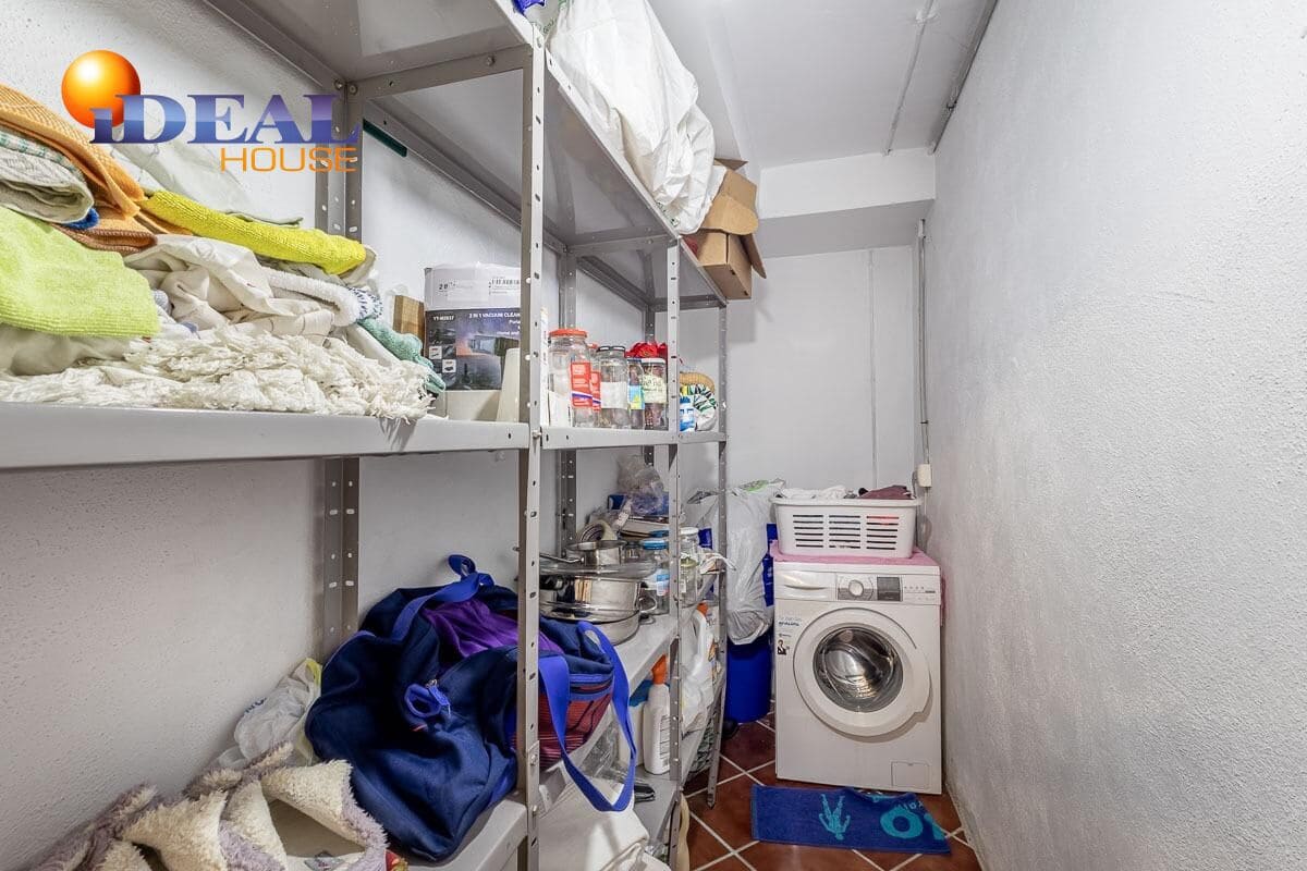 3 bedroom Semi-detached Villa for sale in Huetor Vega with pool garage - € 349,000 (Ref: 9434061)