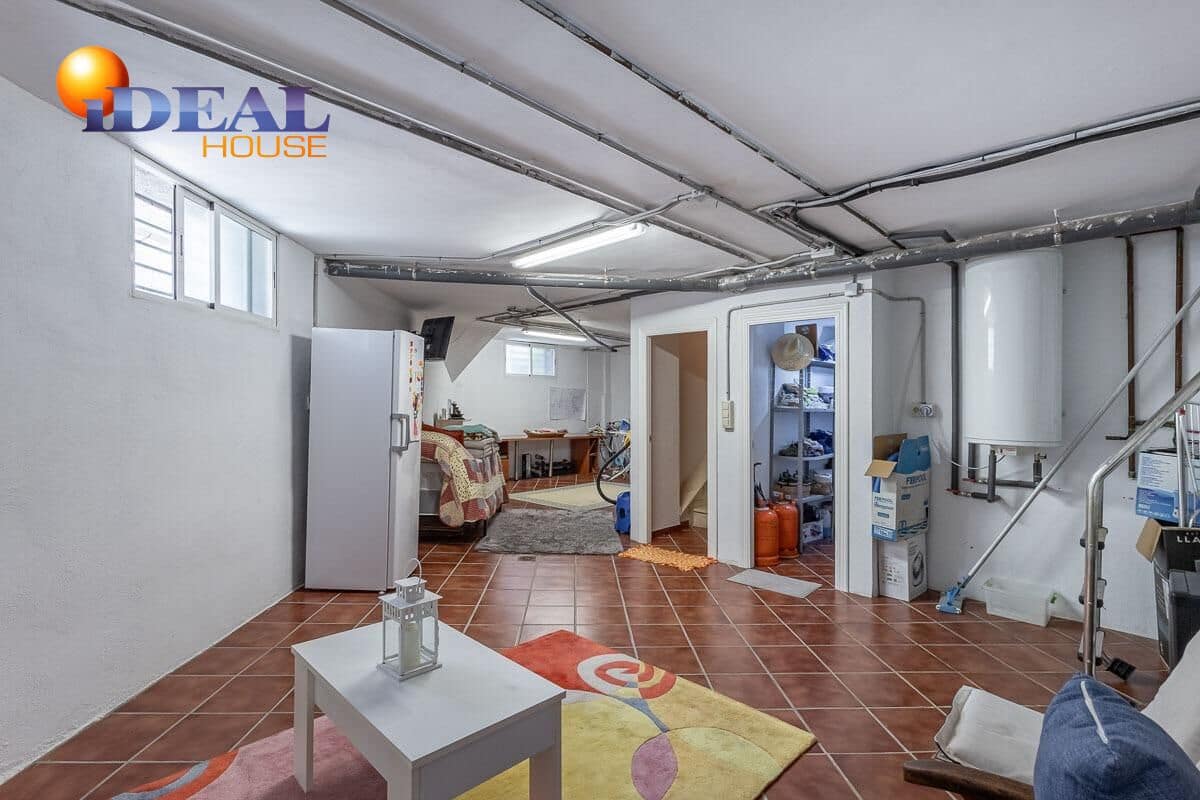 3 bedroom Semi-detached Villa for sale in Huetor Vega with pool garage - € 349,000 (Ref: 9434061)