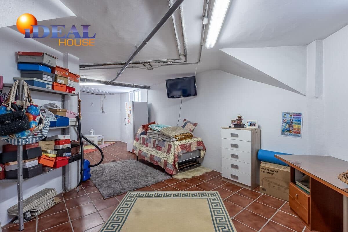 3 bedroom Semi-detached Villa for sale in Huetor Vega with pool garage - € 349,000 (Ref: 9434061)