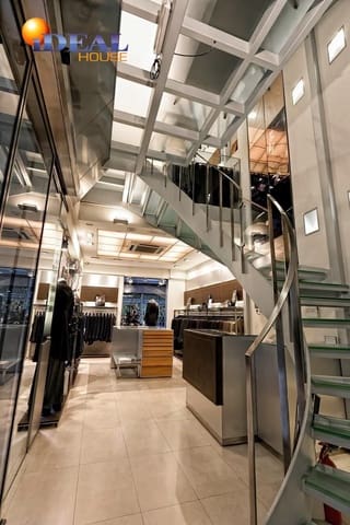 Commercial for sale in Centro - Sagrario, Granada city - € 820,000 (Ref: 9434063)