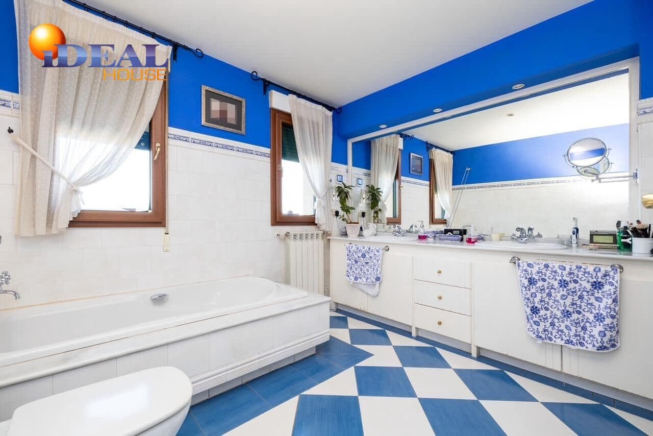 4 bedroom Villa for sale in Monachil with pool garage - € 695,000 (Ref: 9434067)