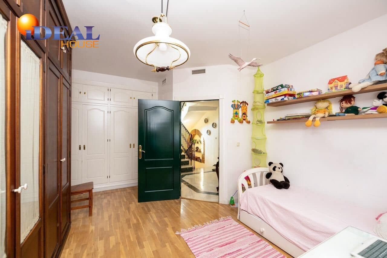 4 bedroom Villa for sale in Monachil with pool garage - € 695,000 (Ref: 9434067)