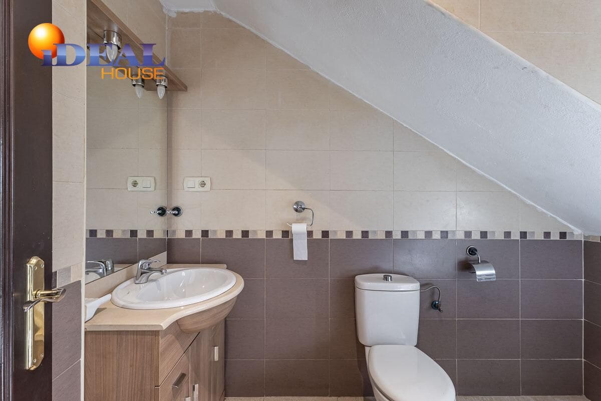 3 slaapkamer Rijtjeshuis te koop in Armilla - € 200.000 (Ref: 9434068)