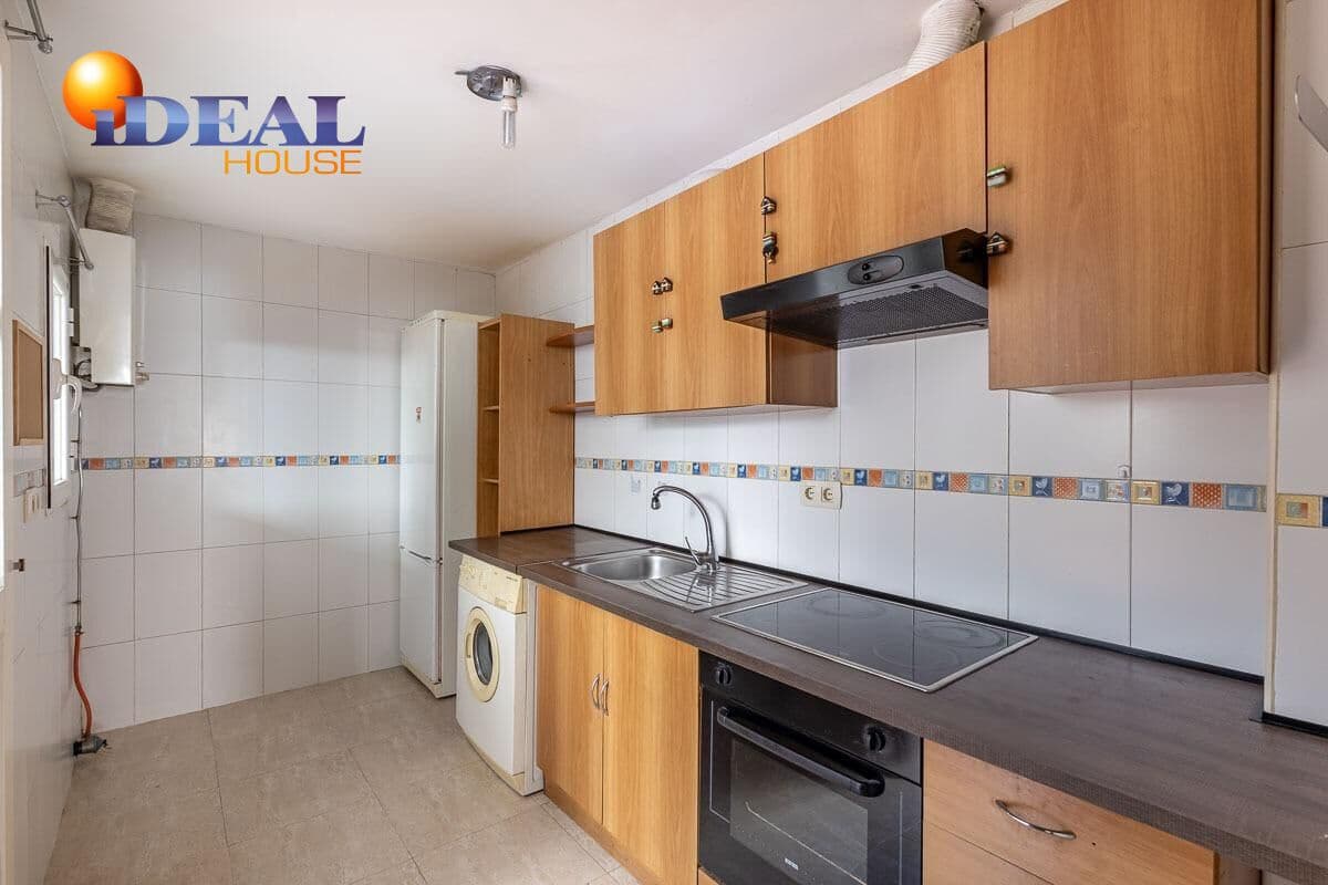 3 slaapkamer Rijtjeshuis te koop in Armilla - € 200.000 (Ref: 9434068)