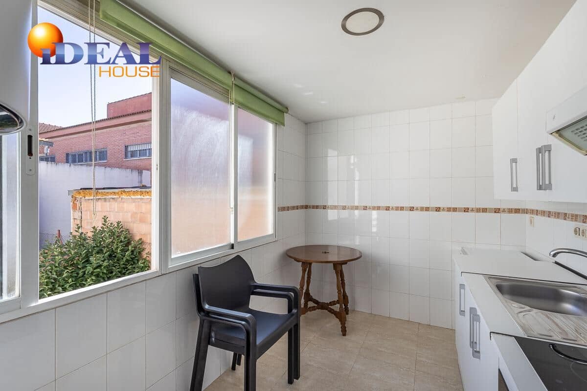 3 slaapkamer Rijtjeshuis te koop in Armilla - € 200.000 (Ref: 9434068)