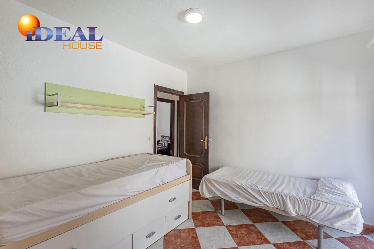 3 slaapkamer Rijtjeshuis te koop in Armilla - € 200.000 (Ref: 9434068)