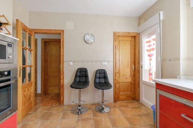 Casa de 3 habitaciones en Illora en venta con garaje - 140.000 € (Ref: 9434069)