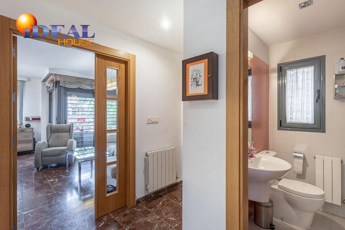 4 slaapkamer Rijtjeshuis te koop in Armilla met garage - € 405.000 (Ref: 9434070)