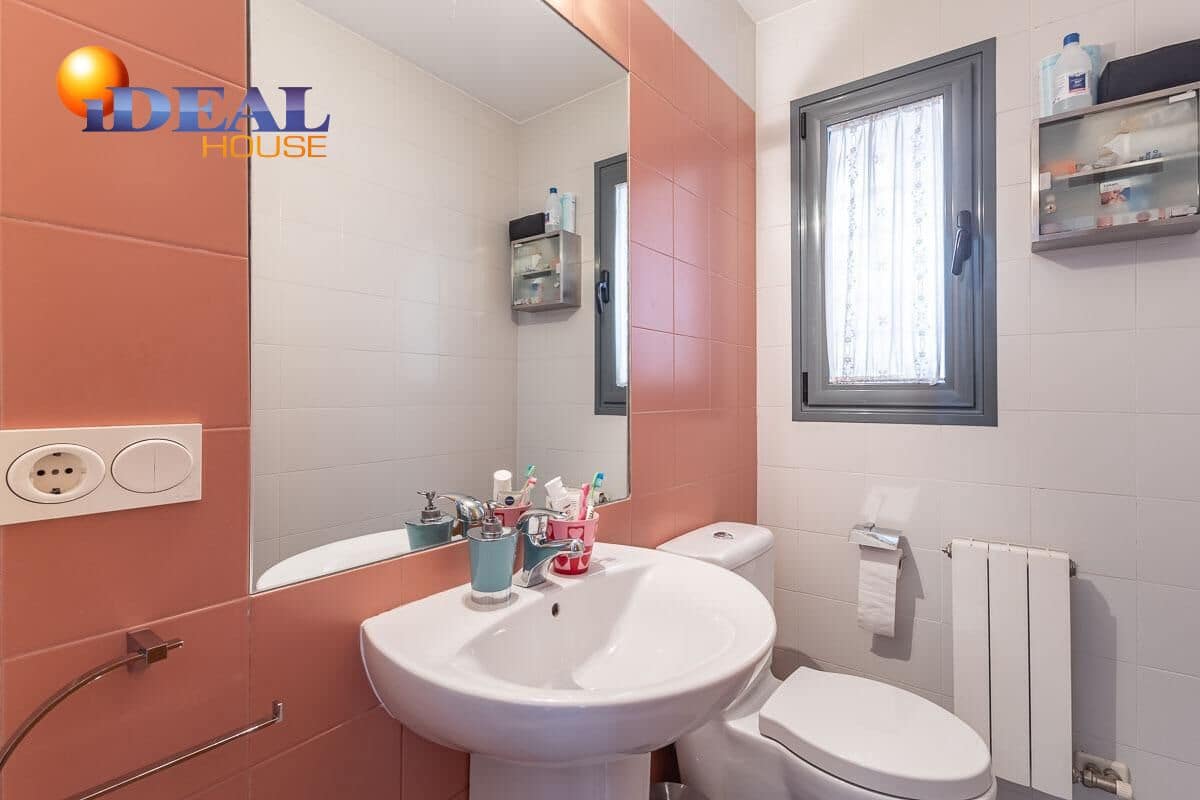 4 slaapkamer Rijtjeshuis te koop in Armilla met garage - € 405.000 (Ref: 9434070)